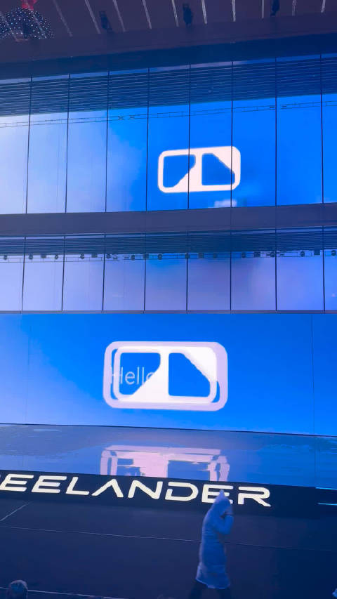 奇瑞和路虎的高端新能源汽车品牌神行者发布现场，遇水则发？这雨不小啊！