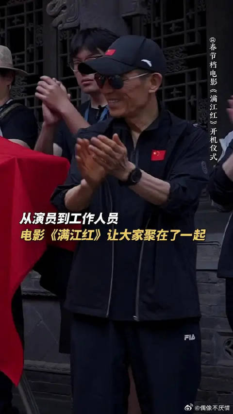 当多年的梦想实现时，眼睛里都会发着光吧