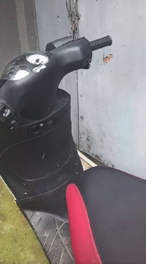 张雪通勤摩托只有一个后视镜