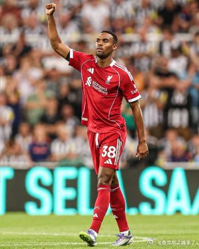 格拉文贝赫长传精准度成短板，数据对比罗德里显差距