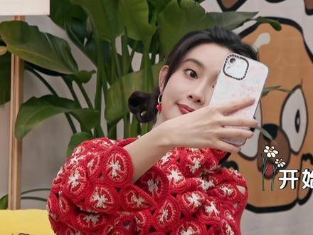 孟姐掏出手机立马开拍，毛雪汪当场愣住