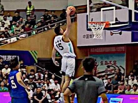 “那一瞬，易建联的轮廓是否在你眼前掠过？”