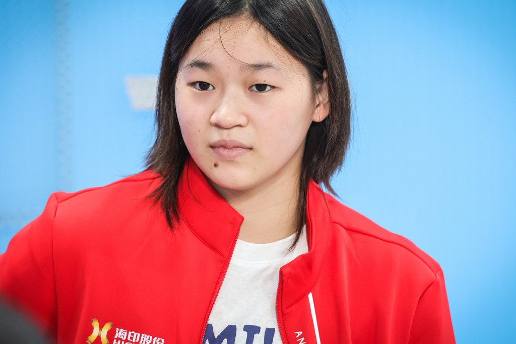 人民锐评：全红婵落泪引关注，饭圈不能成为捧杀棒杀的怪圈