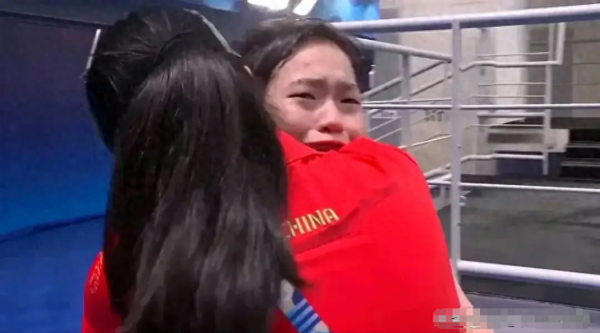 425.60分夺冠！全红婵说我不害怕因为有她