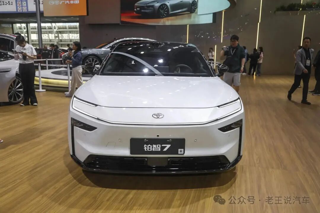 试驾铂智7:丰田纯电旗舰的诚意,15万级就能解锁的豪华体验