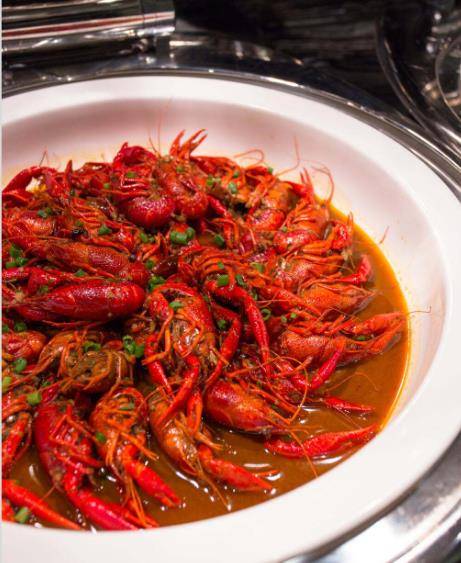 歌手花花华晨宇变身吃货 好吃的根本停不下来_美食_世界_广东