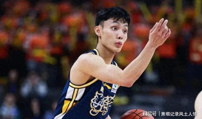 广东男篮战胜江苏队，徐杰与胡明轩表现突出