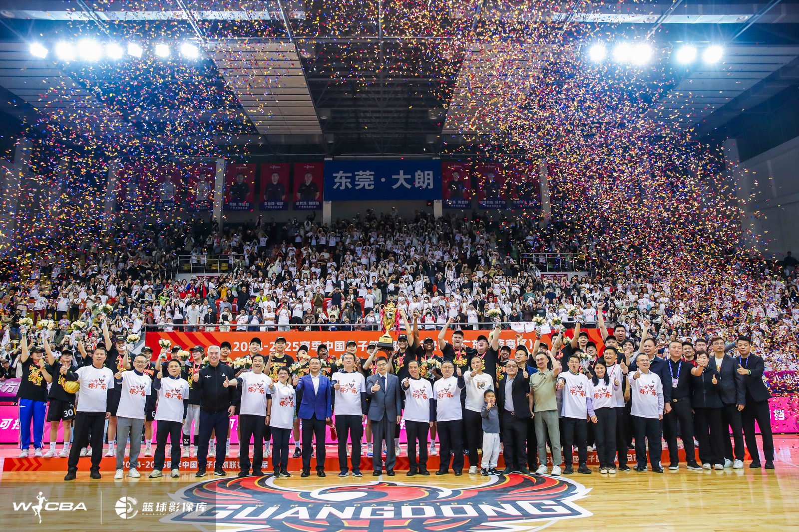 “心不可挡”-- WCBA总决赛东莞新彤盛3比1四川蜀道远达夺冠-新闻详情