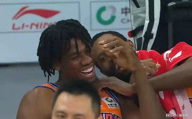 媒体人献策换人，麦考尔7次突破均失败浪费机会