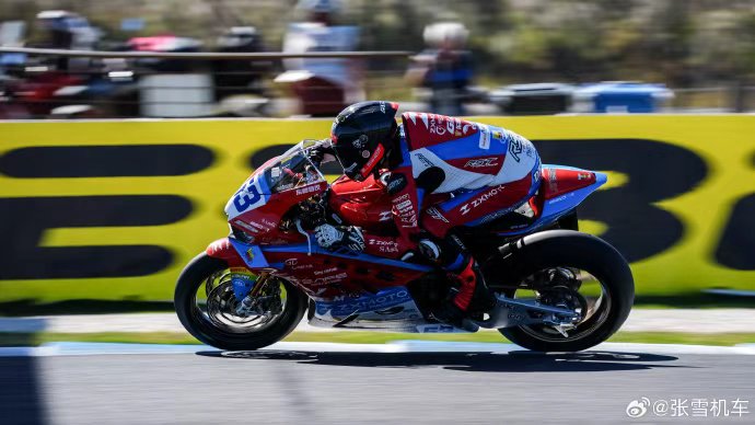 话题｜国产车这样赢了雅马哈杜卡迪，张雪赛道加冕，中国制造破局