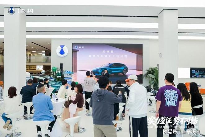 技术突破与豪华体验并行：全新腾势Z9GT以闪充实力正式登陆武汉