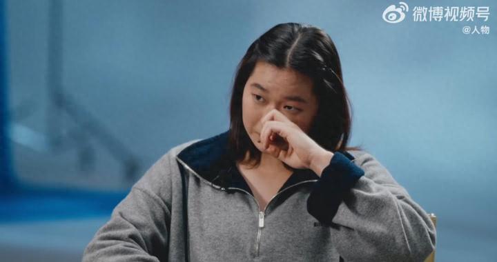 全红婵哽咽落泪：饿到不行，体重还是减不下来，接受不了这么胖的自己！希望大家不要再骂我了