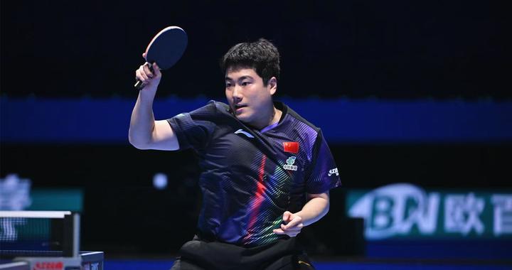 梁靖崑爆冷输球，王皓怒吼：你是中国队主力，不能谁都欺负你吧！