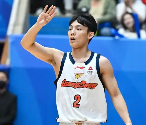 今晚广东vs江苏大名单：胡明轩、张皓嘉出战，庞峥麟在列