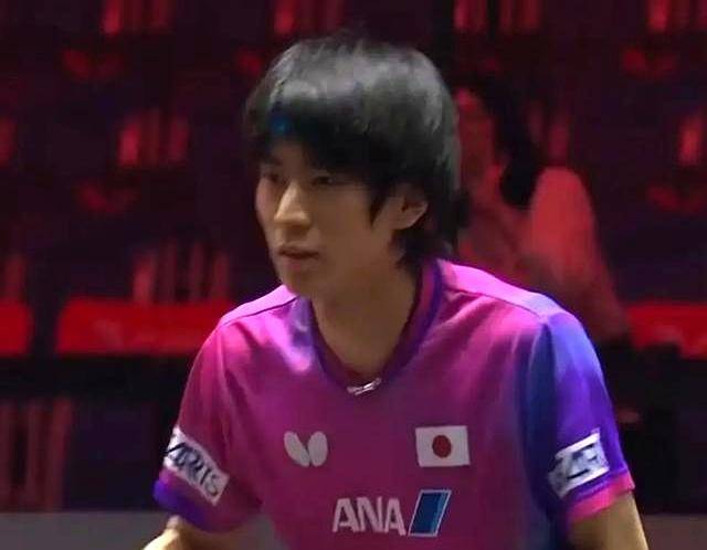 3-0横扫！王楚钦状态爆棚，扎心一幕：主裁直接判分，王皓说的很对