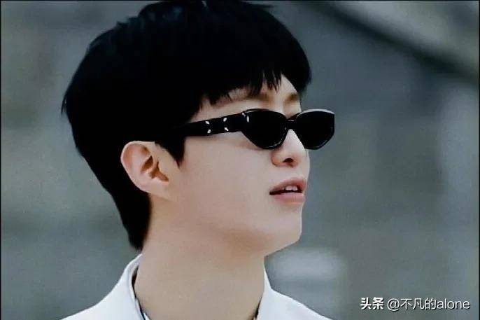 《奔跑吧13》:常驻10人，飞行7人，1人因拍戏缺席，元老只剩2人