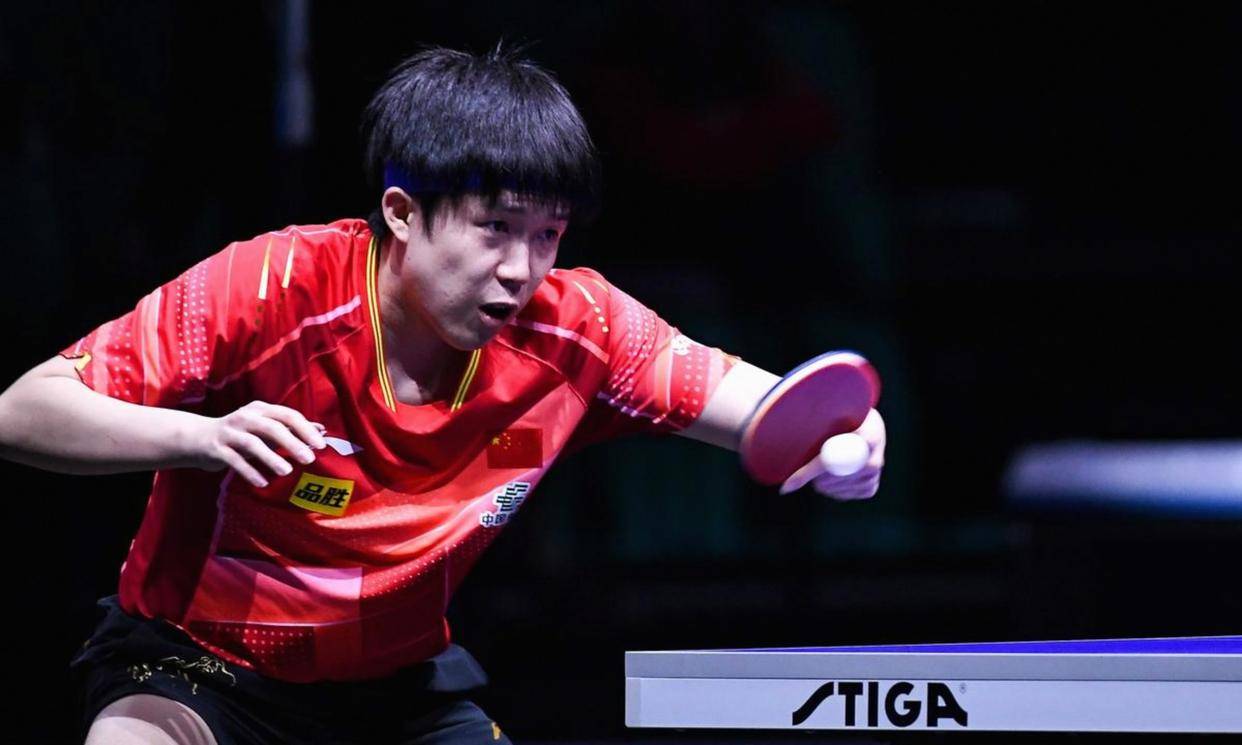 王楚钦打林德竟说这是丑陋的胜利，大笑自嘲嘴毒连自己也不放过，比赛险象环生让网友心惊胆战