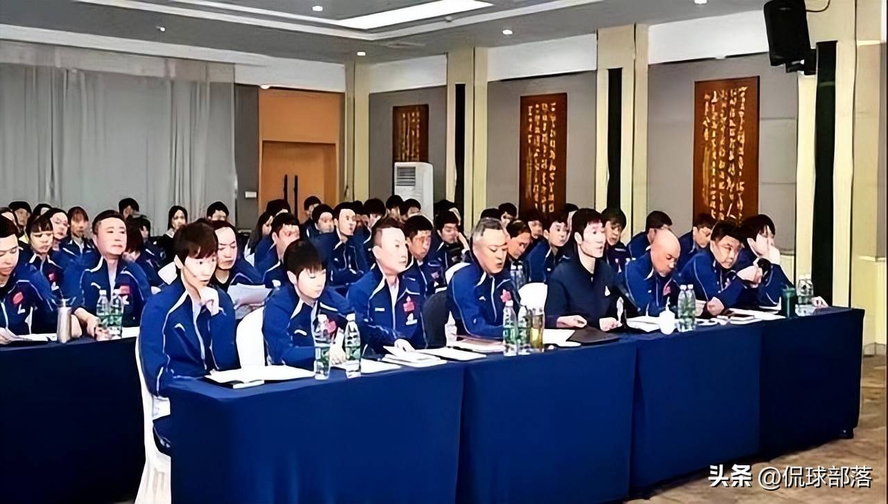 王励勤成都封训开会，座位排序揭示孙颖莎王曼昱王楚钦不可替代