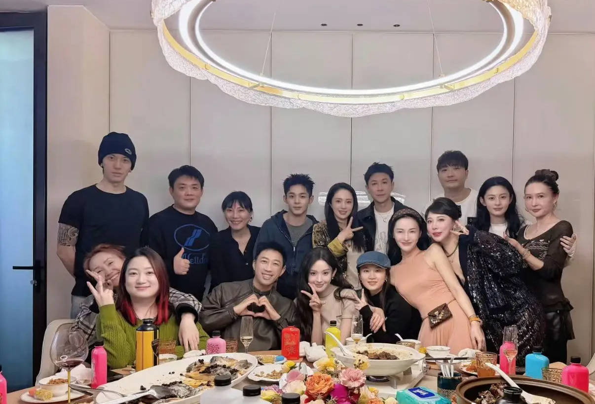 于正生日宴星光齐聚！古力娜扎张慧雯董璇暖心亮相
