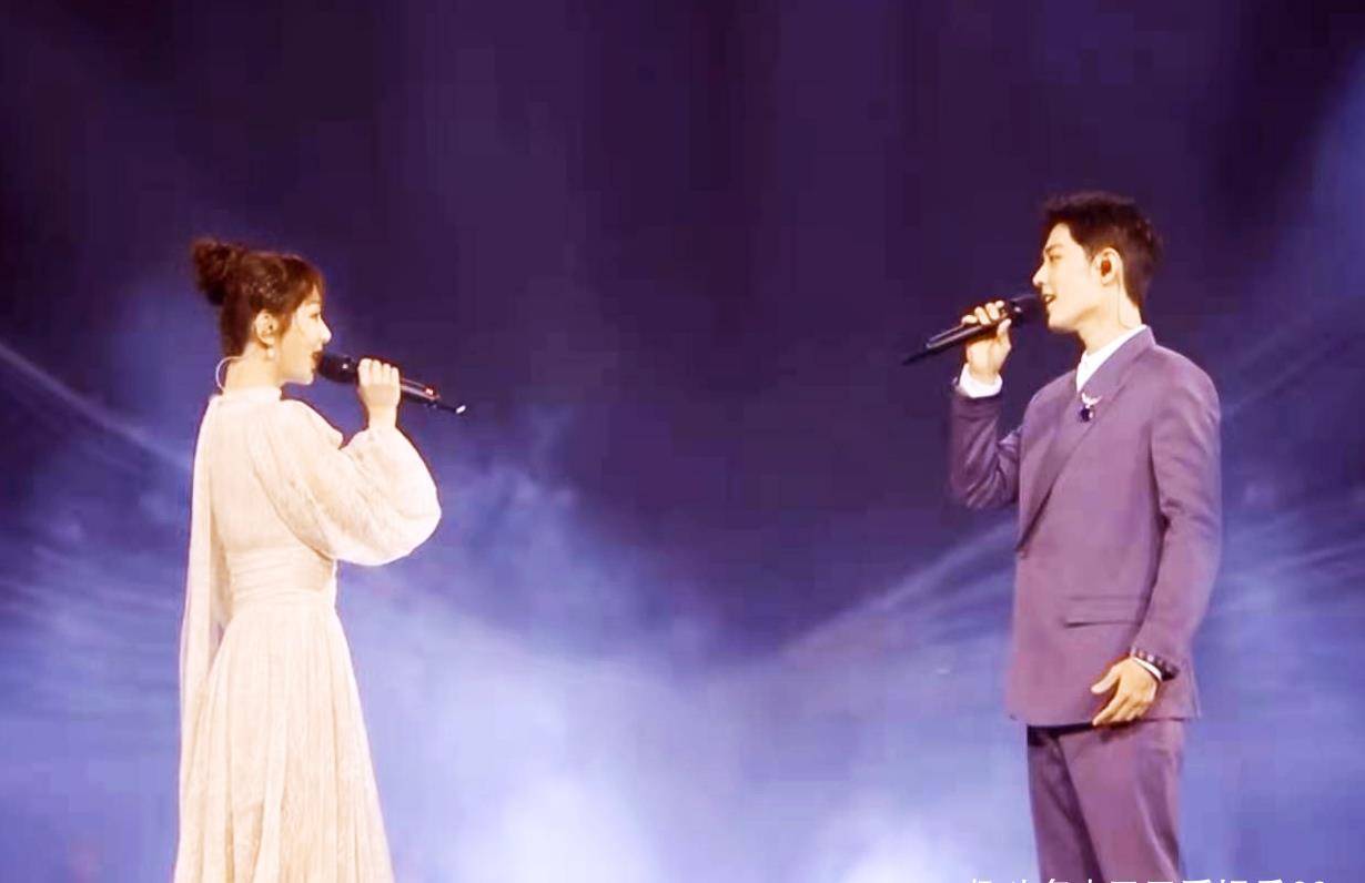 继甜蜜对唱之后,杨紫肖战吻戏花絮曝光,不借位和身高差是亮点