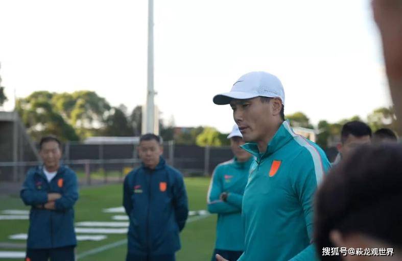 胡荷韬+杨希两翼齐飞！鲁能双雄替补国足vs喀麦隆：韦世豪搭档张玉宁