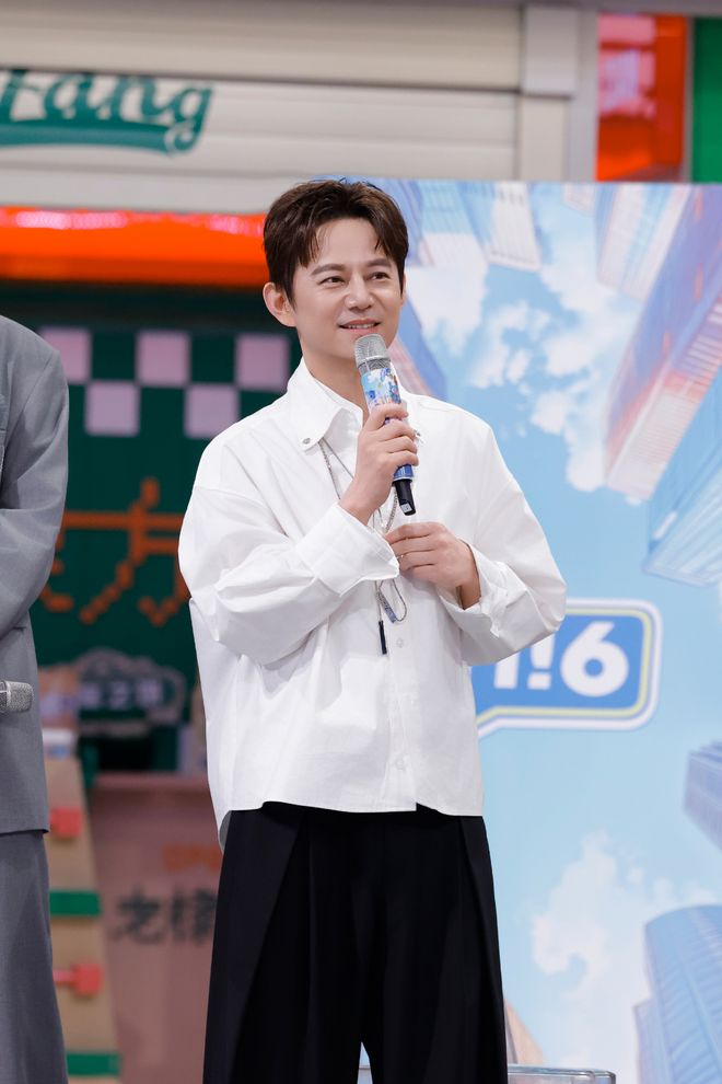 孟子义常驻《Hi6》，首秀拘谨不会接梗，中餐厅游戏暴露塑料关系
