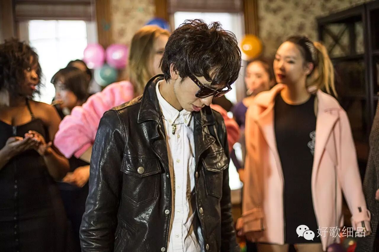 华晨宇逆天改编《滑板鞋》,获一致好评