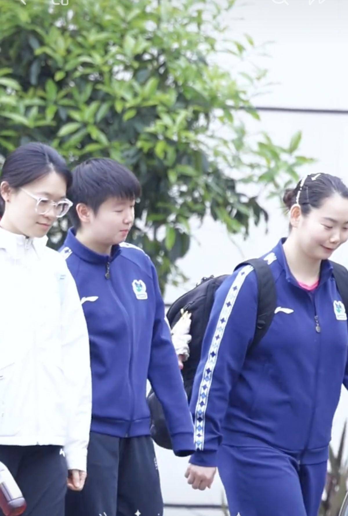 国乒成都封训！莎莎佳佳笑，王楚钦林诗栋可爱