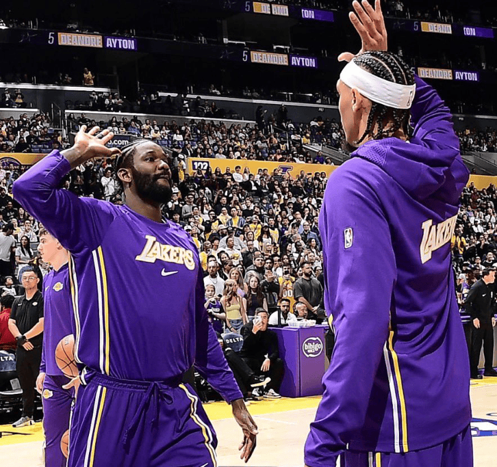 海斯：教练让我和艾顿为球队注入活力，持续守护内线