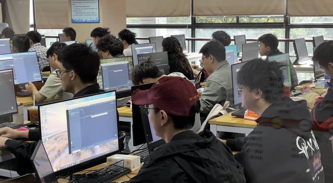 16岁就能考、年薪百万不是梦 人工智能训练师到底有多香?