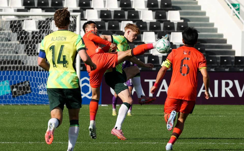 U23国足半场1-0领先澳大利亚，彭啸带伤凌空抽射斩获亚洲杯首球