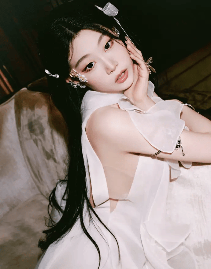 沈佳润发长文感谢粉丝:会加倍努力充实自己，让大家的喜爱变得值得