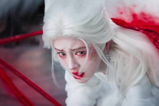《月鳞绮纪》鞠婧祎陈都灵饰演九尾狐姐妹，露芜衣被抓雾妄言现形相救