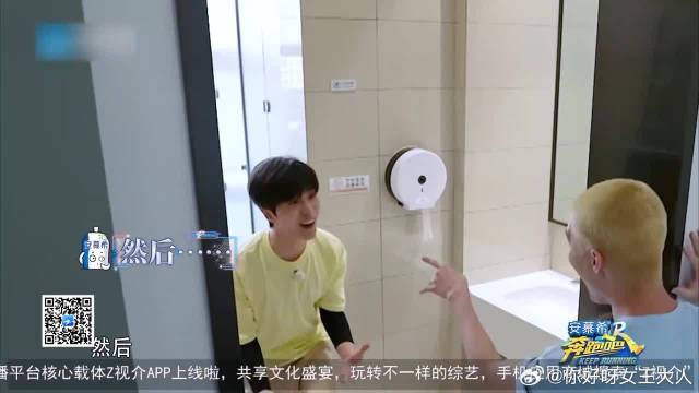 被米卡尹浩宇追，范丞丞直接跑进女厕所，下秒反应太绝