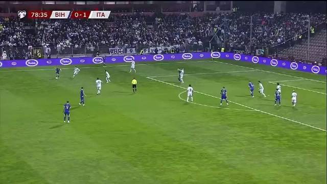 波黑第79分钟混战破门，十人意大利遭扳平！