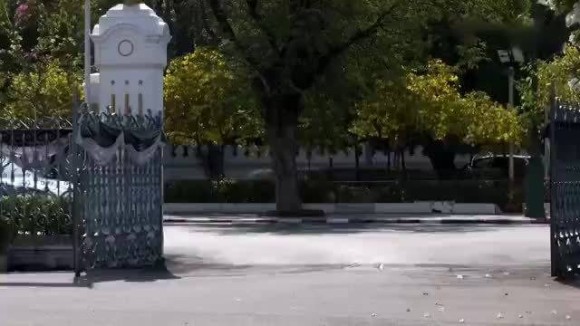 泰国总理阿努廷响应节能政策，开着比亚迪海狮07出行