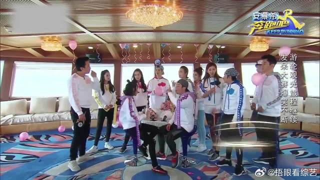 郑恺绝对是故意的，用口水给唐艺昕洗脸卸妆，小心张若昀报复