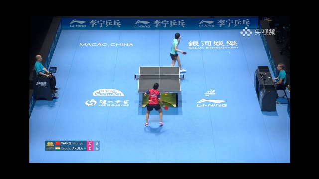 王曼昱3比0横扫阿库拉，晋级乒乓球世界杯16强
