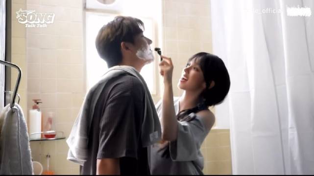 王安宇站姐愚人节发了宋雨琦，两人此前还合作过宋雨琦mv，友谊长久