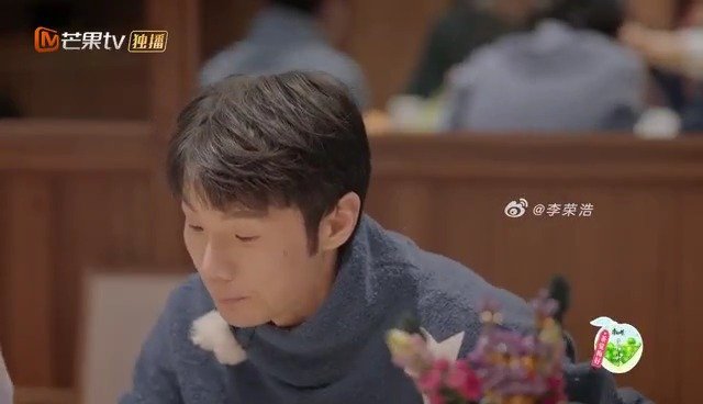 李荣浩否认抄袭，称先拒绝井柏然邀歌后咨询装修