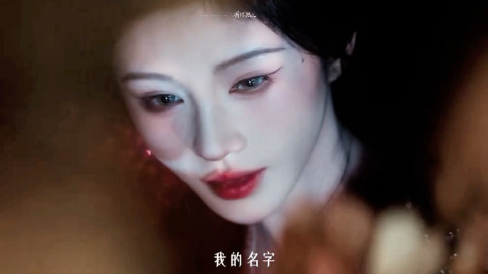 鞠婧祎在《月鳞绮纪》中饰演的露芜衣具体是什么角色设定？