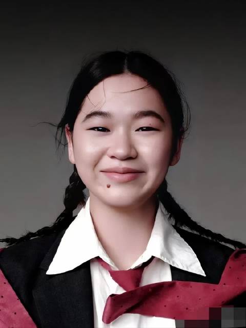 全红婵访谈落泪三次称满身不足，网友呼吁做回开朗自己