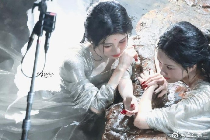 观众对鞠婧祎和陈都灵在《月鳞绮纪》中的对手戏评价如何？