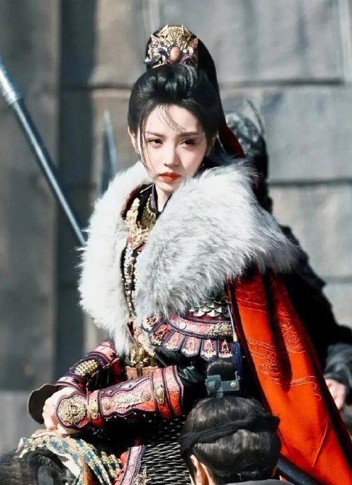田曦薇告别《逐玉》：从杀猪女到簪花将军，她如何写下滚烫成长寓言？