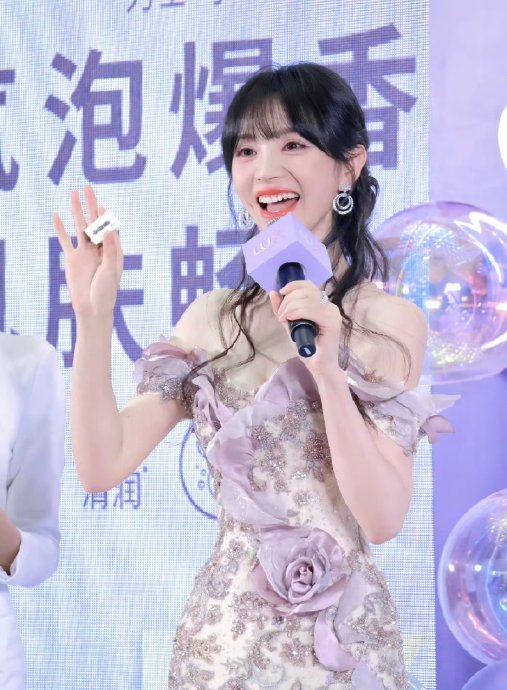 《逐玉》中的角色如何影响了田曦薇在站姐团建中展现的形象？