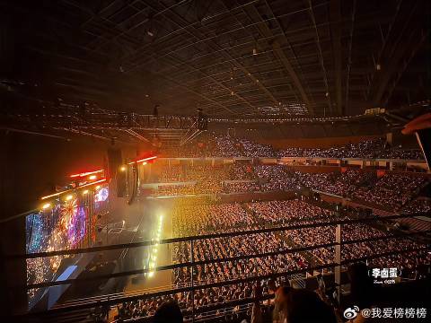 演唱会！《夏夜最后的烟火》万人大合唱