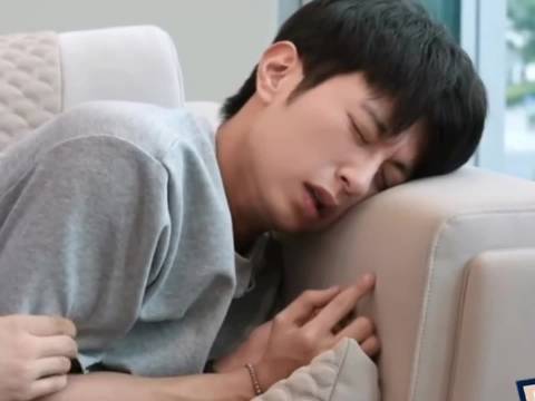 演技红膏 我用一下战歌～上下皮的瞬间都迷人 小高途演的真好啊