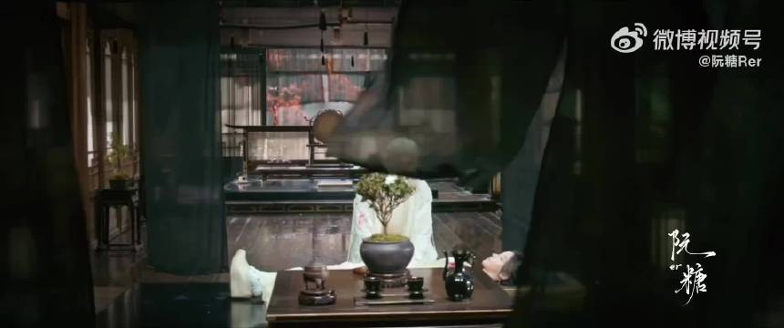 于正发布夏之光白发狐耳剧照，清冷破碎感引期待