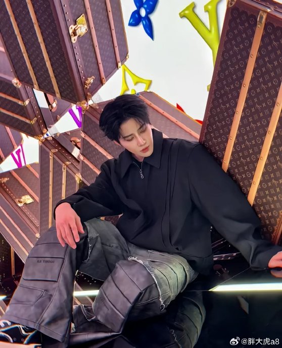 除了微博互动，陈哲远和Mike私下还有哪些有趣的互动细节？