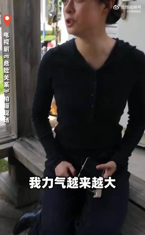 孙俪片场带精油美食关心工作人员